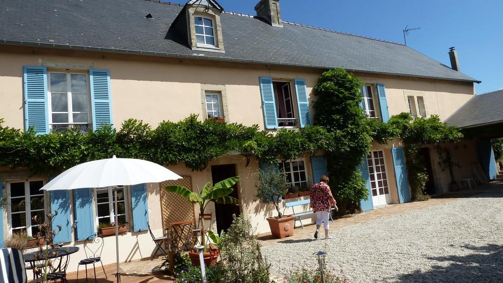 Les Volets Bleus Saint-Martin-des-Entrées Exterior foto